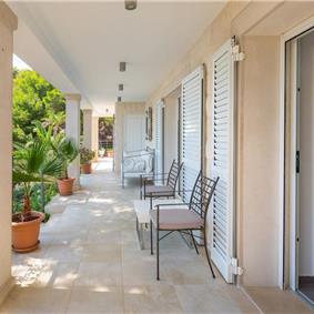 Luxury 6 Bedroom Seafront Villa with pool and Separate Apartment along Secluded Beach near Hvar Town, Sleeps 10-12